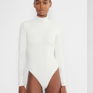 Aritzia Contour Turtleneck Bodysuit in Light Birch size Medium